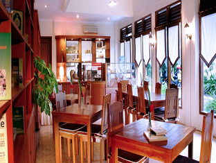 Umm Inn Hotel Malang Exterior photo